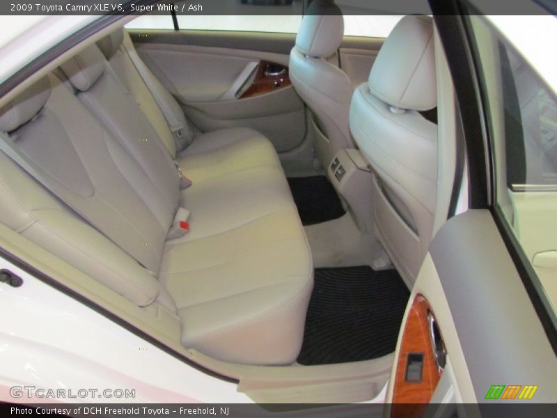 Super White / Ash 2009 Toyota Camry XLE V6