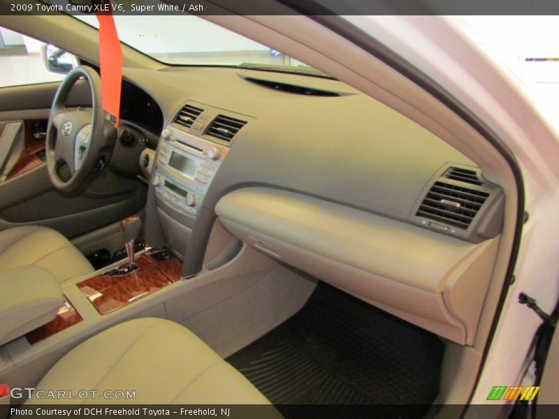Super White / Ash 2009 Toyota Camry XLE V6