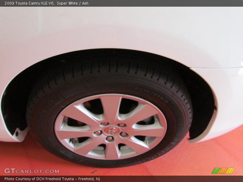 Super White / Ash 2009 Toyota Camry XLE V6