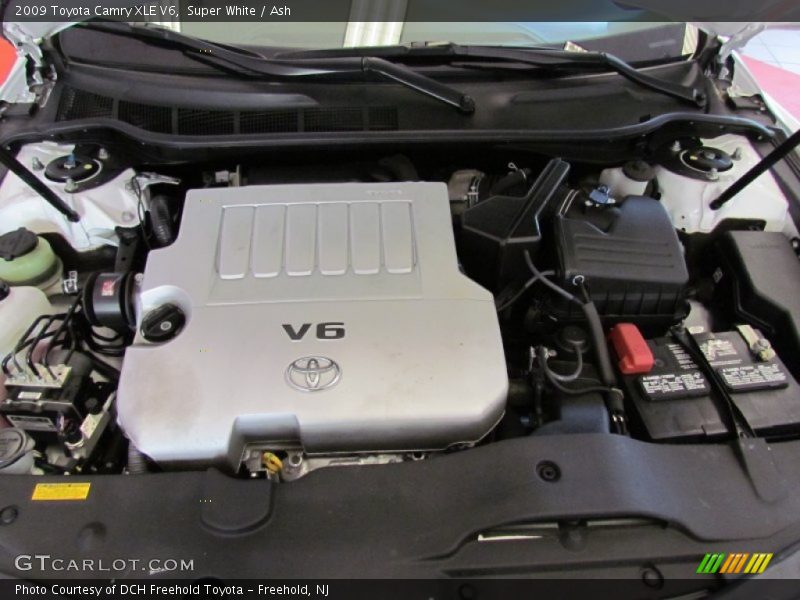 Super White / Ash 2009 Toyota Camry XLE V6