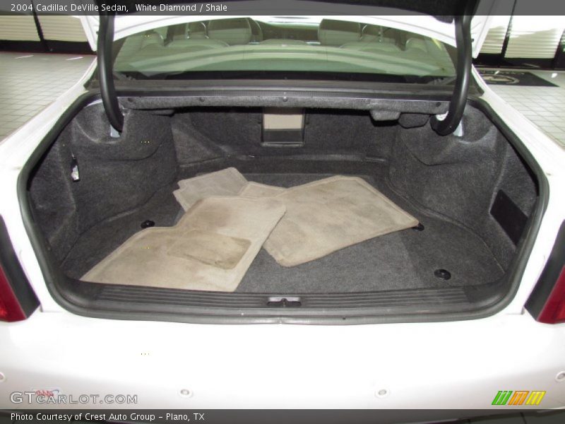 White Diamond / Shale 2004 Cadillac DeVille Sedan