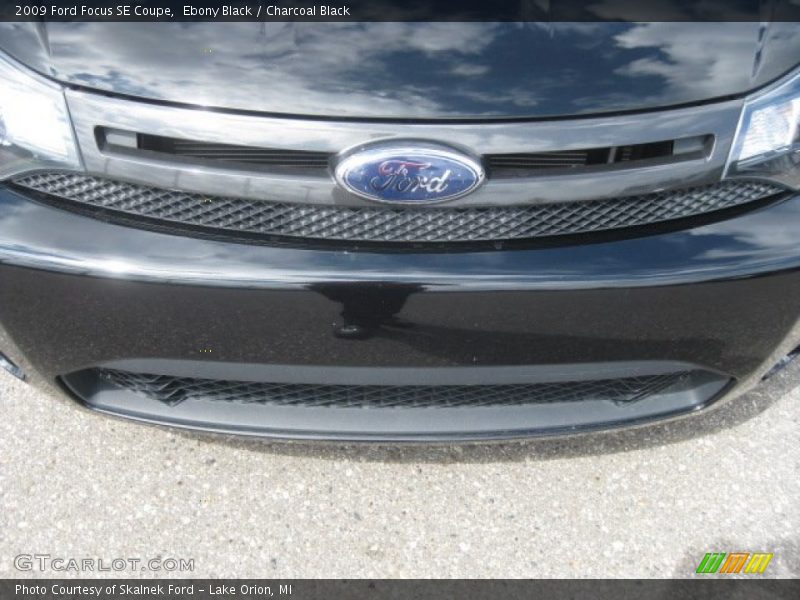 Ebony Black / Charcoal Black 2009 Ford Focus SE Coupe