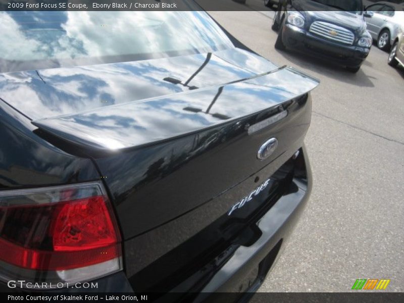 Ebony Black / Charcoal Black 2009 Ford Focus SE Coupe