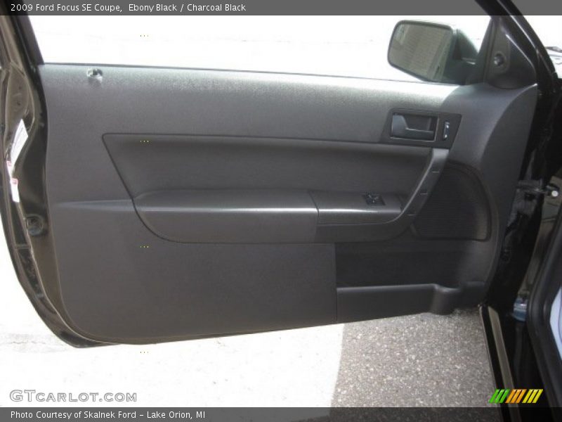 Ebony Black / Charcoal Black 2009 Ford Focus SE Coupe