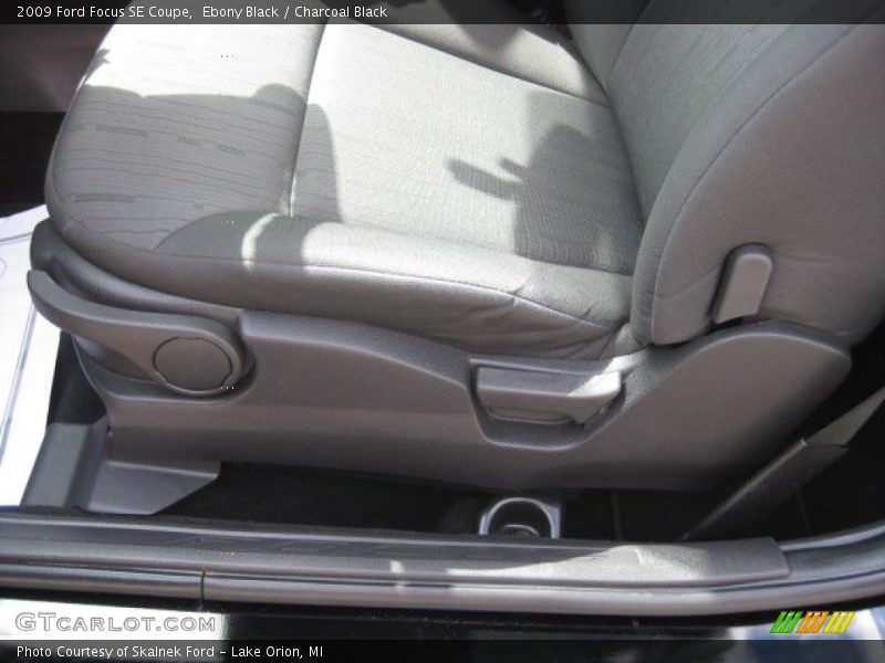 Ebony Black / Charcoal Black 2009 Ford Focus SE Coupe
