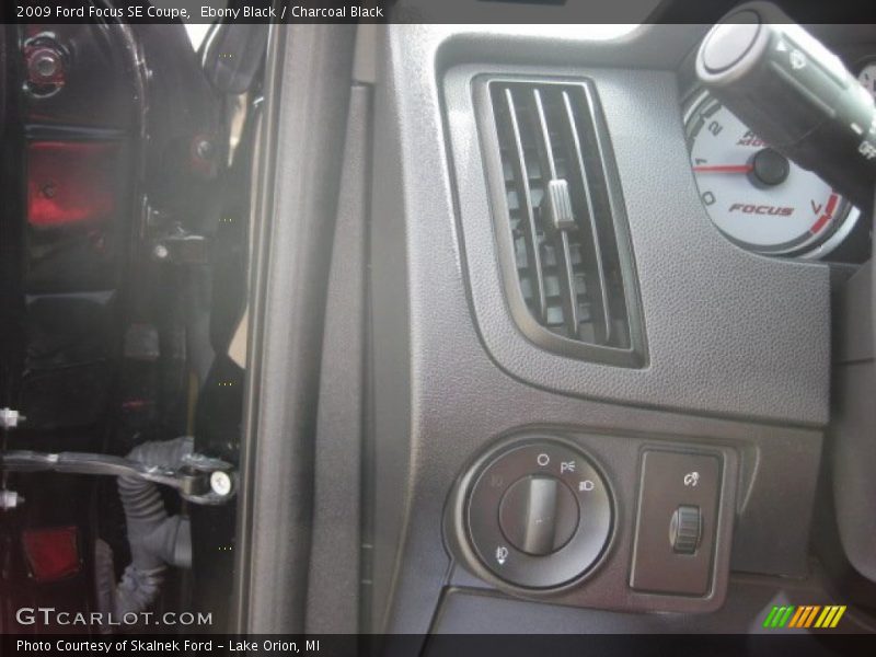 Ebony Black / Charcoal Black 2009 Ford Focus SE Coupe
