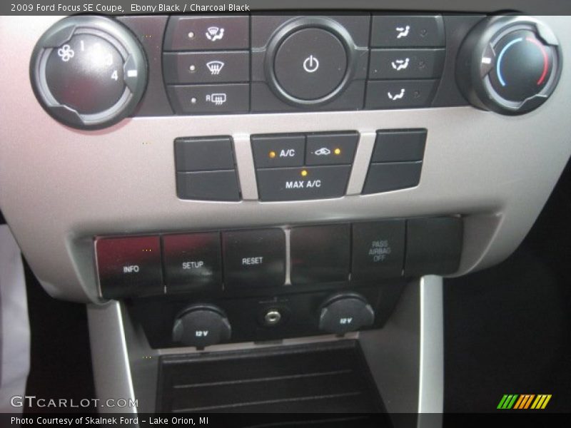 Ebony Black / Charcoal Black 2009 Ford Focus SE Coupe