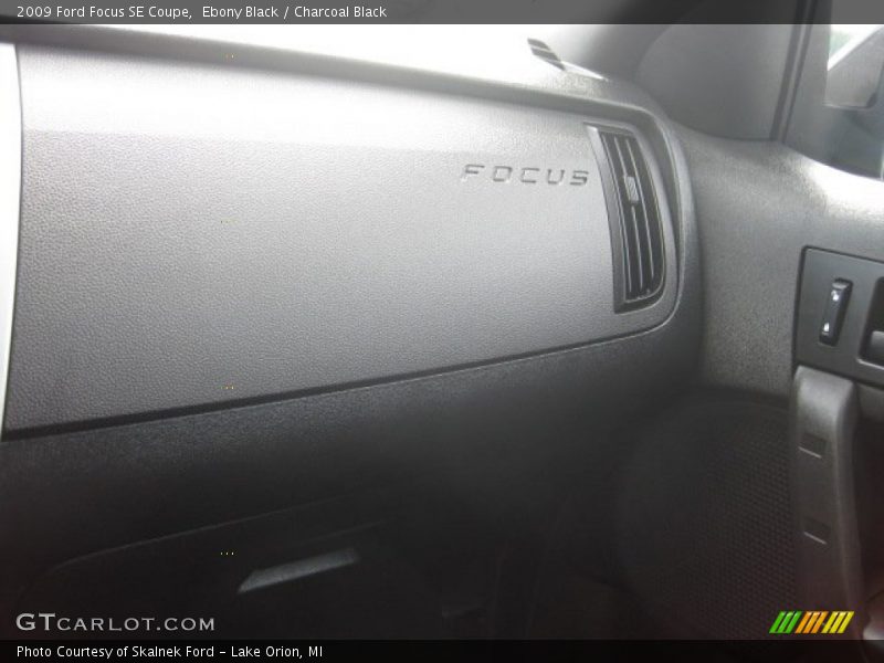 Ebony Black / Charcoal Black 2009 Ford Focus SE Coupe
