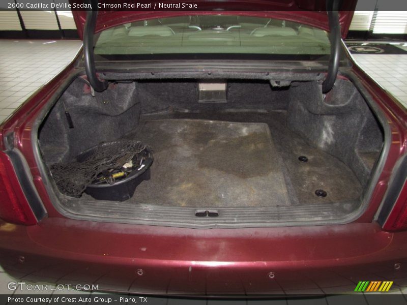  2000 DeVille Sedan Trunk