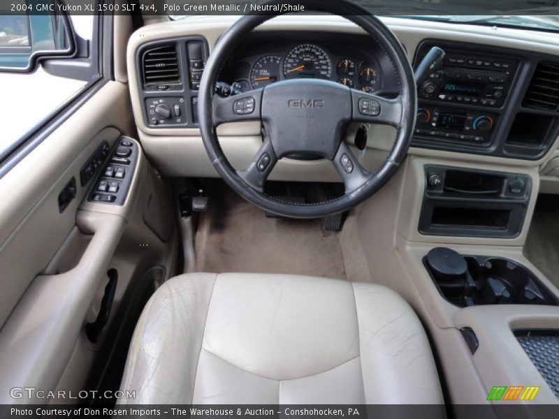 Dashboard of 2004 Yukon XL 1500 SLT 4x4