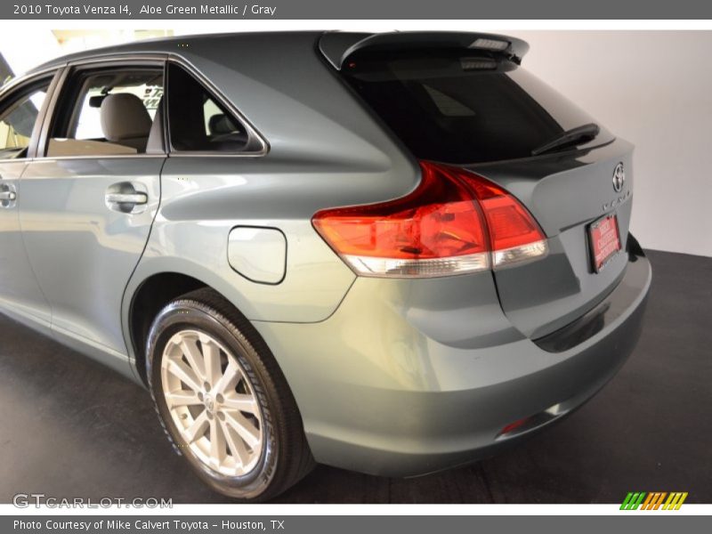 Aloe Green Metallic / Gray 2010 Toyota Venza I4