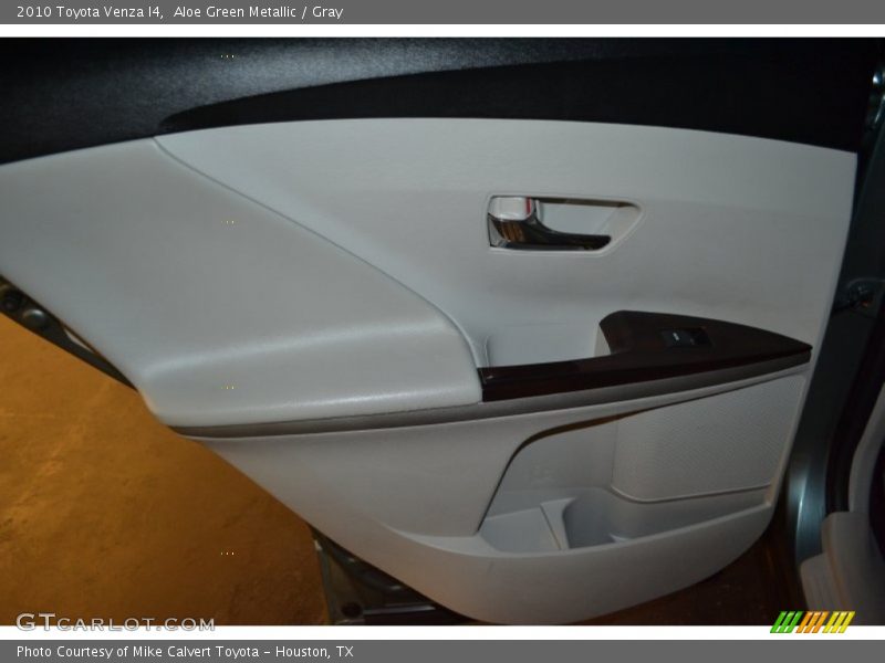 Aloe Green Metallic / Gray 2010 Toyota Venza I4