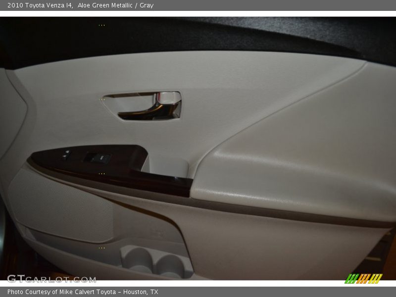 Aloe Green Metallic / Gray 2010 Toyota Venza I4