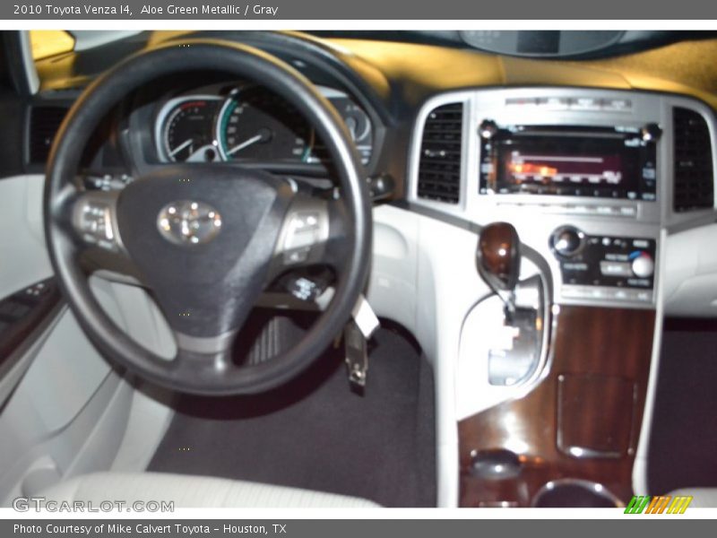 Aloe Green Metallic / Gray 2010 Toyota Venza I4