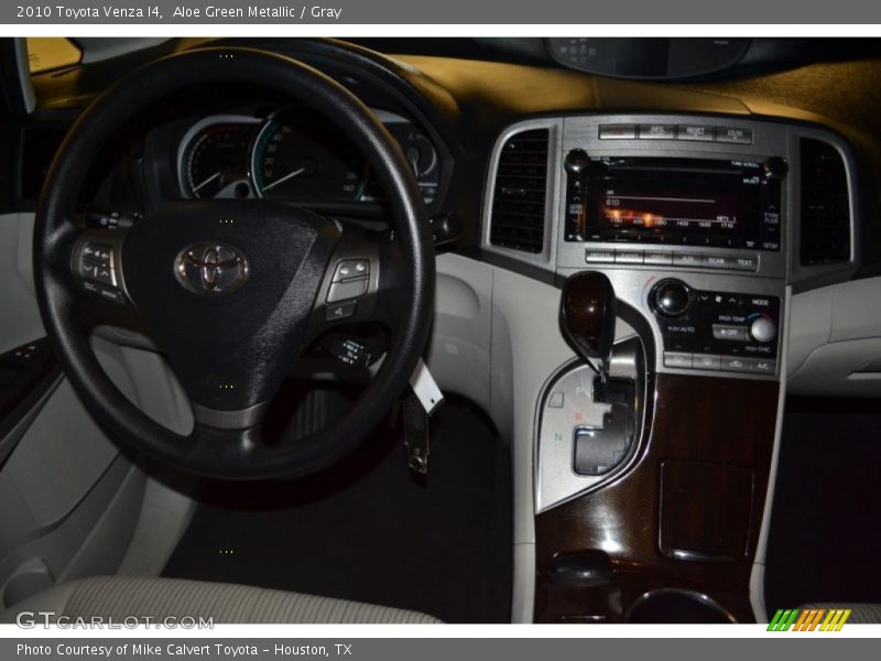 Aloe Green Metallic / Gray 2010 Toyota Venza I4