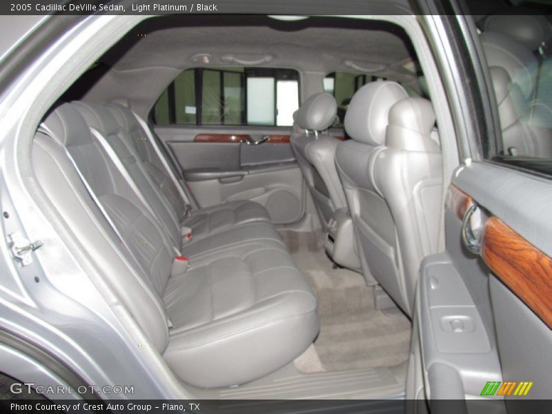 Light Platinum / Black 2005 Cadillac DeVille Sedan
