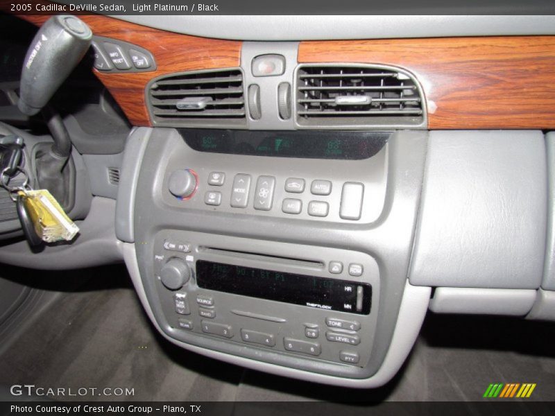 Light Platinum / Black 2005 Cadillac DeVille Sedan
