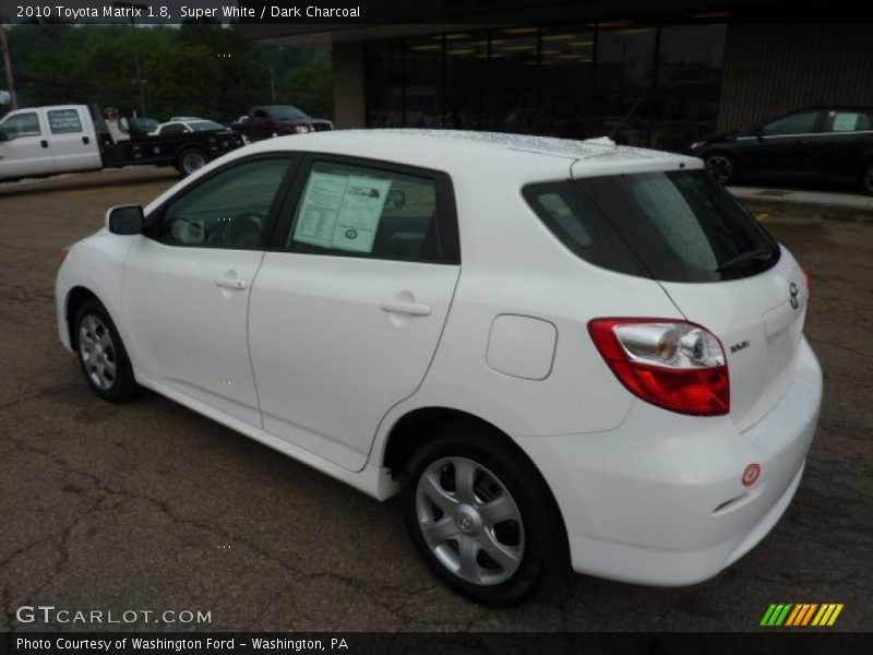 Super White / Dark Charcoal 2010 Toyota Matrix 1.8