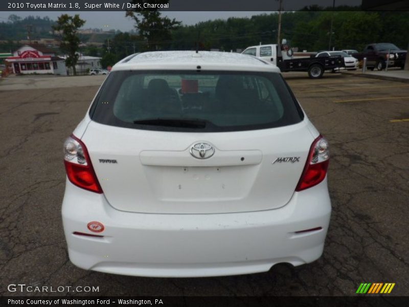 Super White / Dark Charcoal 2010 Toyota Matrix 1.8