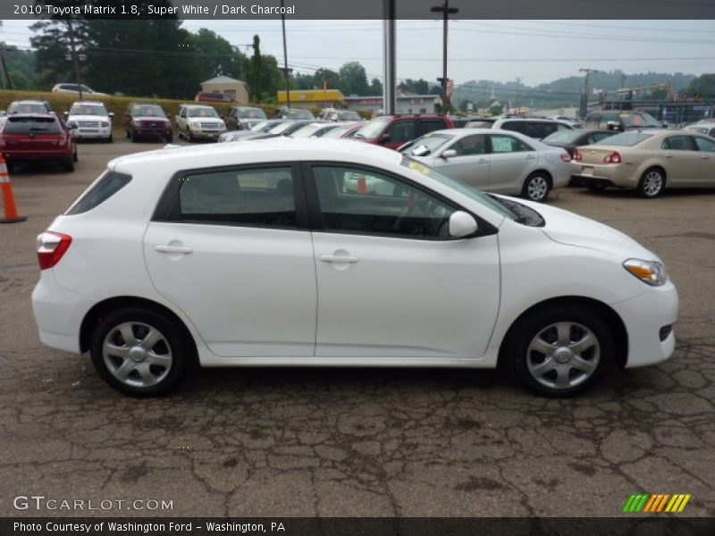 Super White / Dark Charcoal 2010 Toyota Matrix 1.8