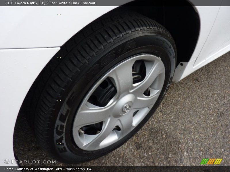 Super White / Dark Charcoal 2010 Toyota Matrix 1.8