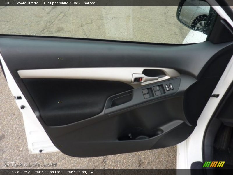 Super White / Dark Charcoal 2010 Toyota Matrix 1.8