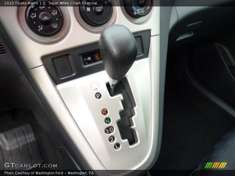 Super White / Dark Charcoal 2010 Toyota Matrix 1.8