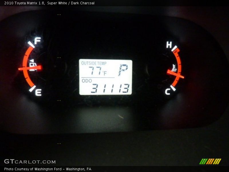 Super White / Dark Charcoal 2010 Toyota Matrix 1.8
