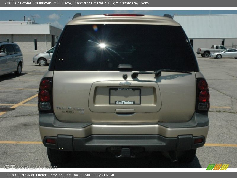 Sandstone Metallic / Light Cashmere/Ebony 2005 Chevrolet TrailBlazer EXT LS 4x4