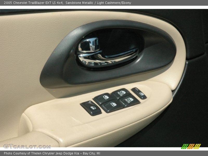 Sandstone Metallic / Light Cashmere/Ebony 2005 Chevrolet TrailBlazer EXT LS 4x4