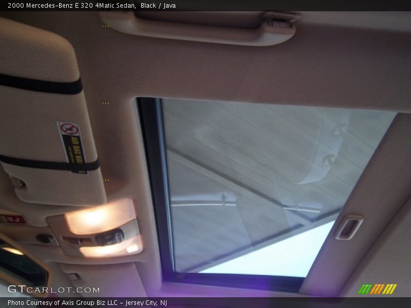 Sunroof of 2000 E 320 4Matic Sedan