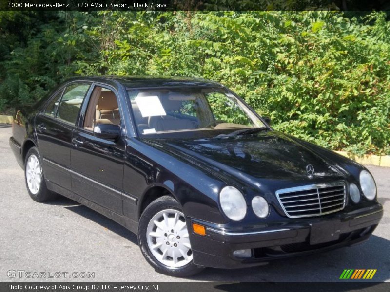 Front 3/4 View of 2000 E 320 4Matic Sedan