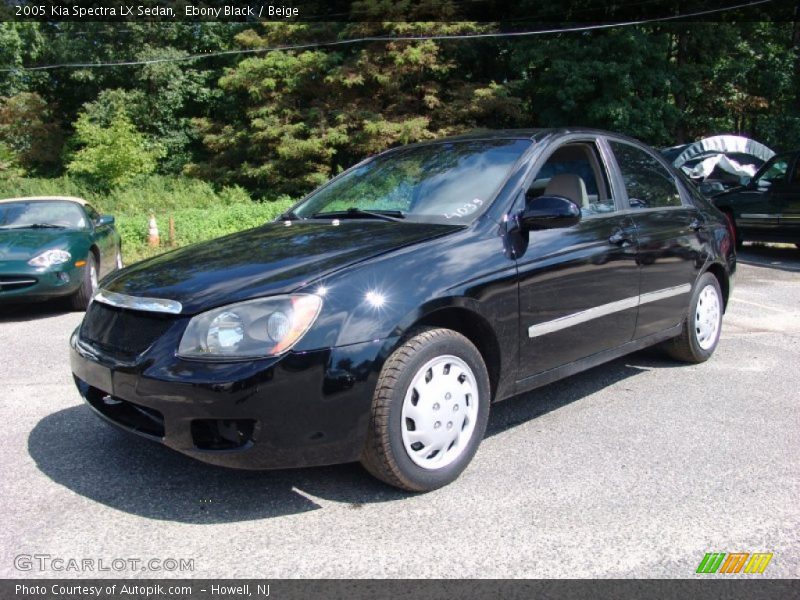 Front 3/4 View of 2005 Spectra LX Sedan