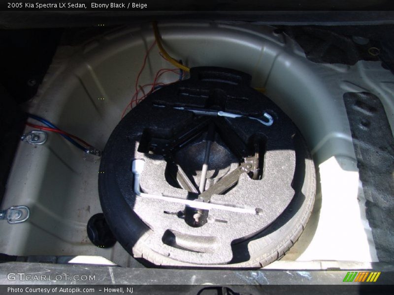  2005 Spectra LX Sedan Trunk