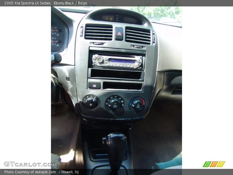 Ebony Black / Beige 2005 Kia Spectra LX Sedan