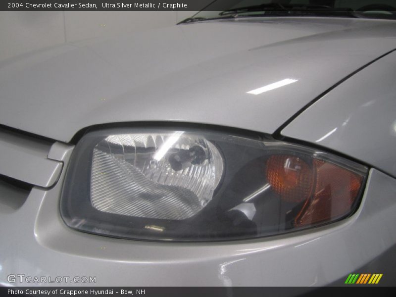 Ultra Silver Metallic / Graphite 2004 Chevrolet Cavalier Sedan