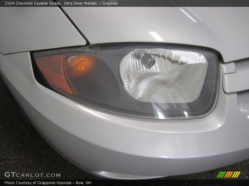 Ultra Silver Metallic / Graphite 2004 Chevrolet Cavalier Sedan