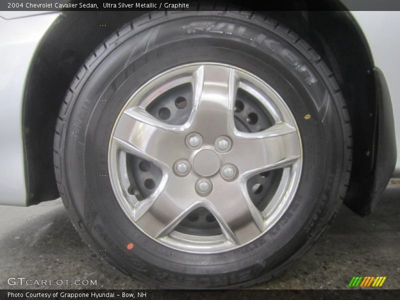 Ultra Silver Metallic / Graphite 2004 Chevrolet Cavalier Sedan