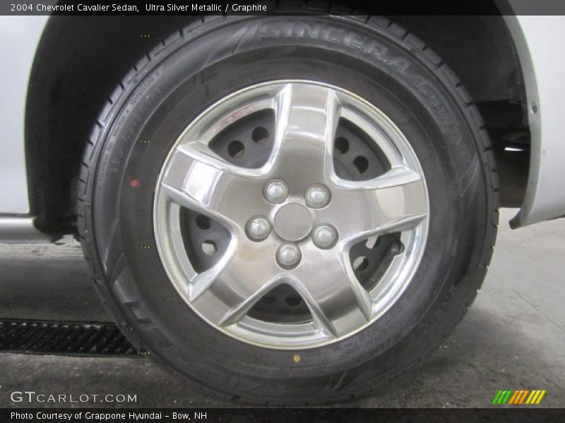 Ultra Silver Metallic / Graphite 2004 Chevrolet Cavalier Sedan