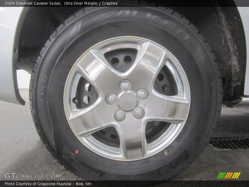 Ultra Silver Metallic / Graphite 2004 Chevrolet Cavalier Sedan