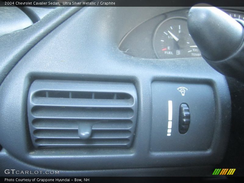 Ultra Silver Metallic / Graphite 2004 Chevrolet Cavalier Sedan