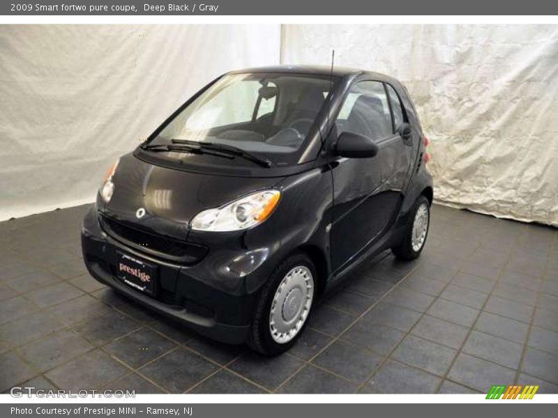 Front 3/4 View of 2009 fortwo pure coupe