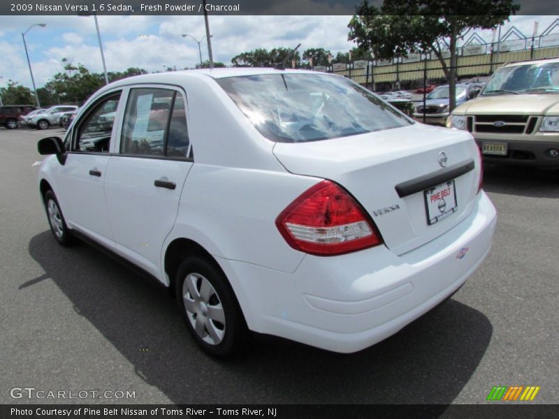 Fresh Powder / Charcoal 2009 Nissan Versa 1.6 Sedan
