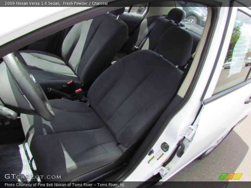 Fresh Powder / Charcoal 2009 Nissan Versa 1.6 Sedan
