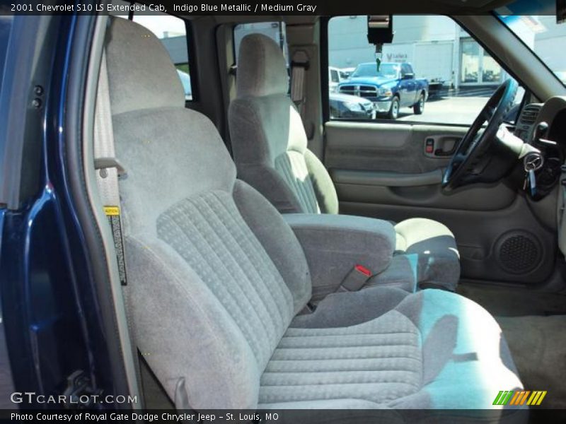 Indigo Blue Metallic / Medium Gray 2001 Chevrolet S10 LS Extended Cab