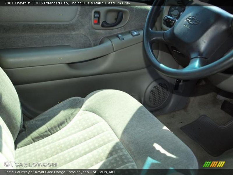 Indigo Blue Metallic / Medium Gray 2001 Chevrolet S10 LS Extended Cab