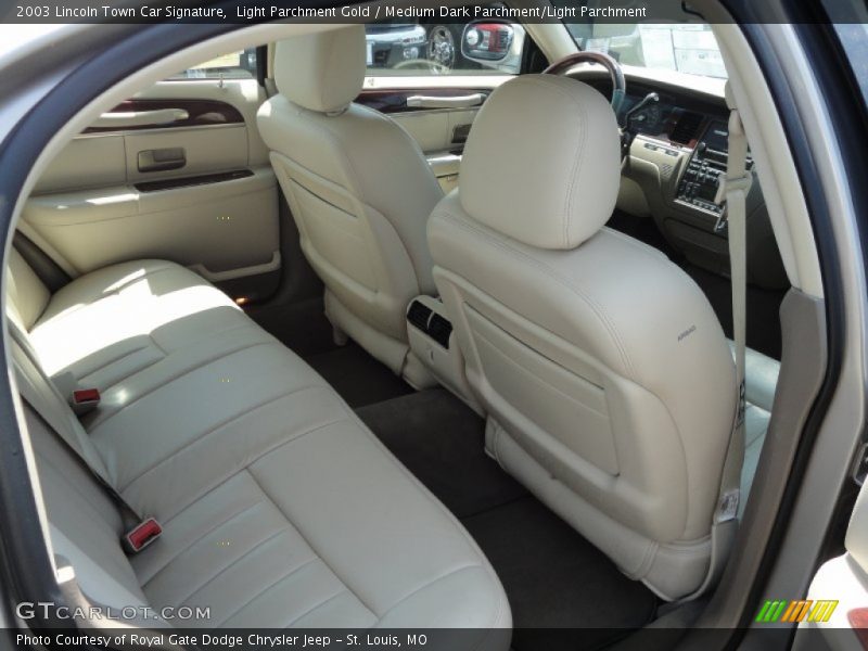 Light Parchment Gold / Medium Dark Parchment/Light Parchment 2003 Lincoln Town Car Signature