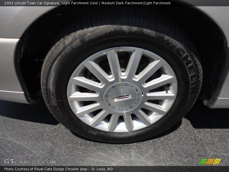 Light Parchment Gold / Medium Dark Parchment/Light Parchment 2003 Lincoln Town Car Signature