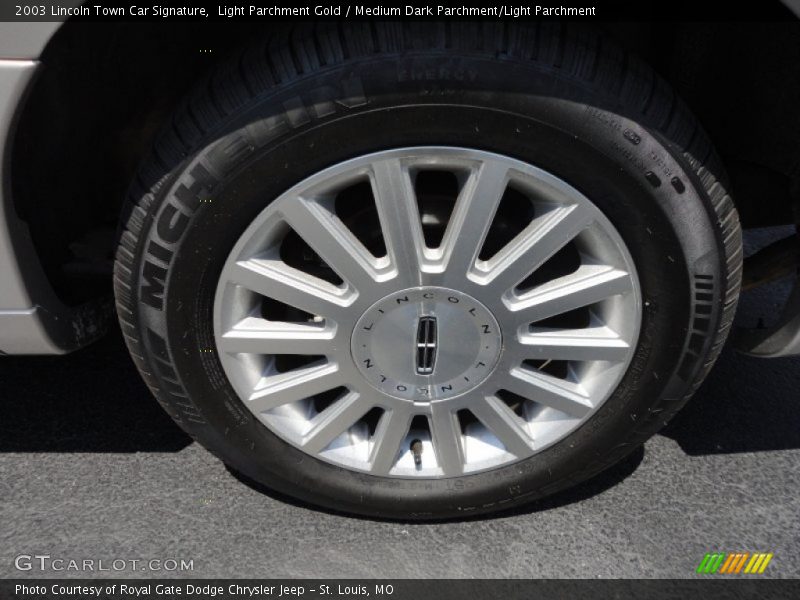 Light Parchment Gold / Medium Dark Parchment/Light Parchment 2003 Lincoln Town Car Signature