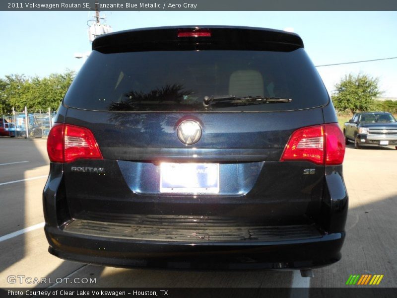 Tanzanite Blue Metallic / Aero Gray 2011 Volkswagen Routan SE